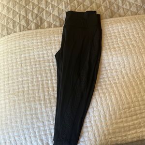Lululemon black leggings with islet on the side